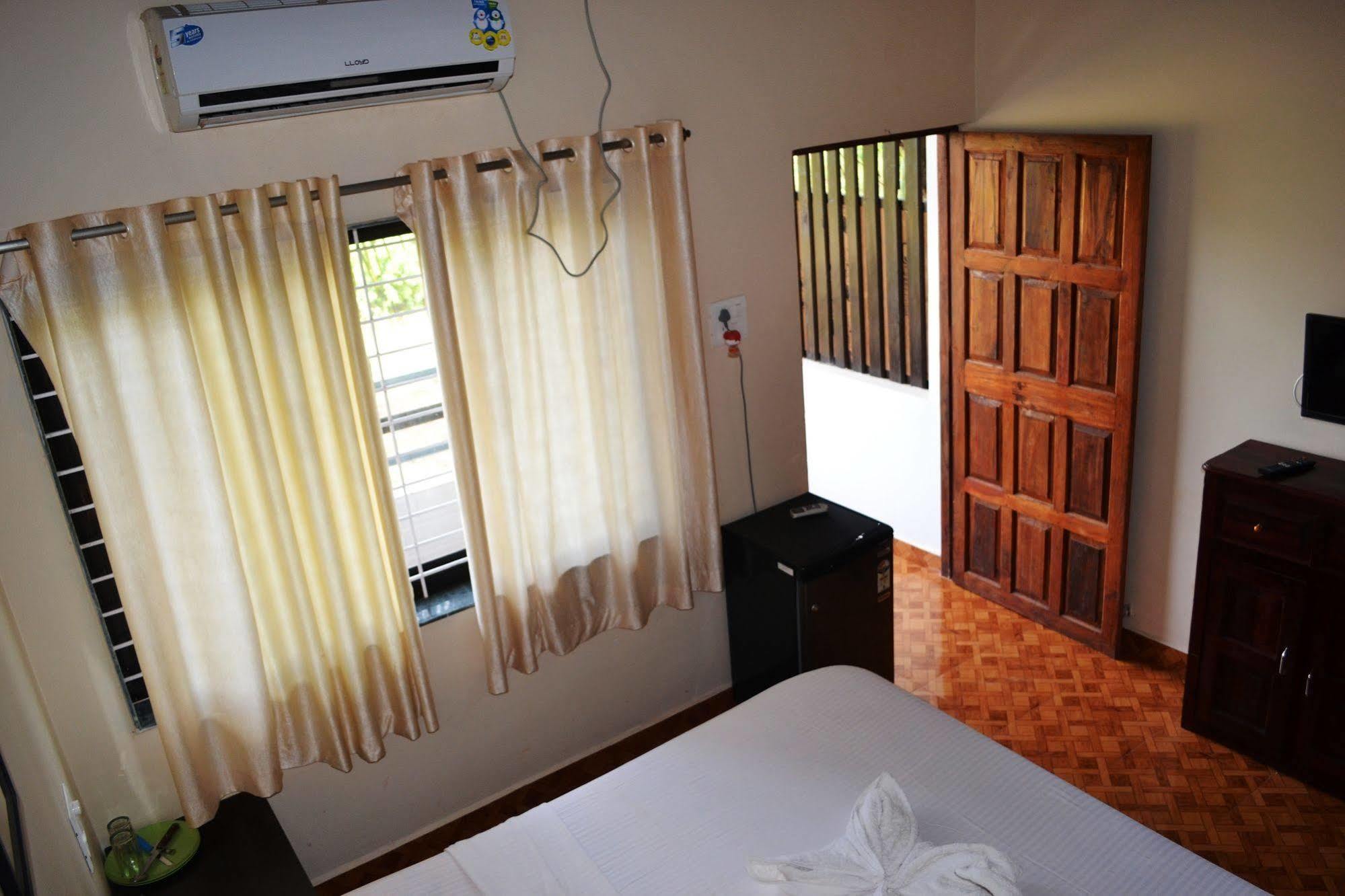 Pleasure Beach Resort Morjim Exterior foto